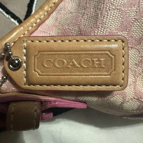 COACH Hobo Mini Signature One-Shoulder Bag Pink Leather Canvas
6351 - Picture 3 of 9